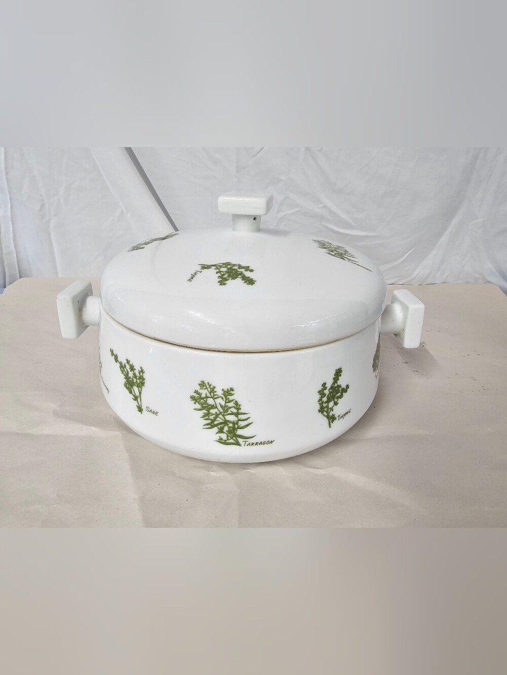 Vintage 1970s Taste Setter "Herb Garden" Covered Casserole Dish